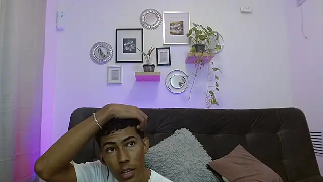 gabriel boyflex online show from September 8, 2025, 8:08 pm