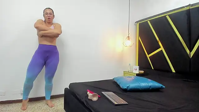 Snapshot of agatha_fit chatting on May 15, 2026, 12:58 pm agatha fit online show from May 15, 2026, 12:58 pm