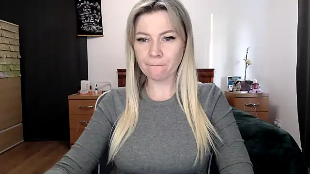 ParadiseAlina online show from April 21, 2026, 6:58 pm