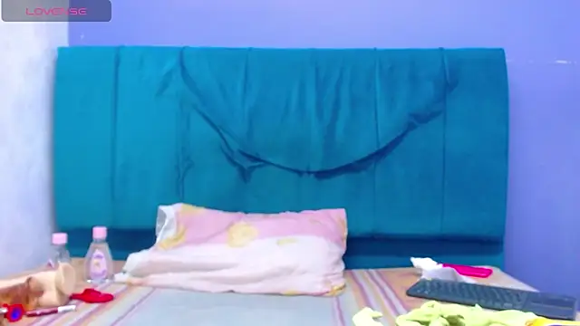 andrealopezcm101 online show from April 17, 2026, 12:24 am