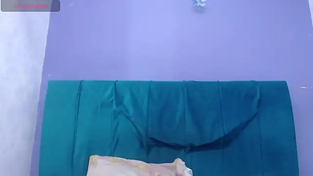 andrealopezcm101 online show from May 12, 2026, 5:15 am