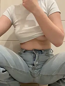 Cumonmme online show from November 8, 2025, 8:01 pm