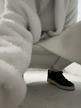 Cumonmme online show from November 28, 2025, 8:09 pm