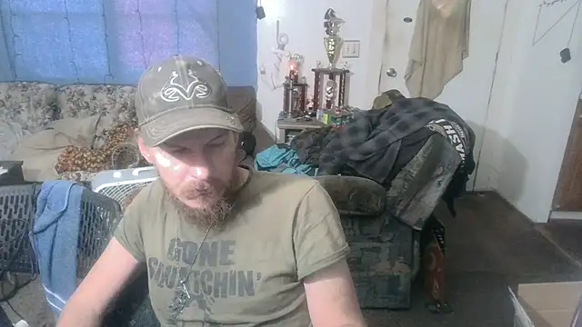 Snapshot of Poundtown1226 chatting on September 21, 2025, 11:21 pm Poundtown1226 online show from September 21, 2025, 11:21 pm