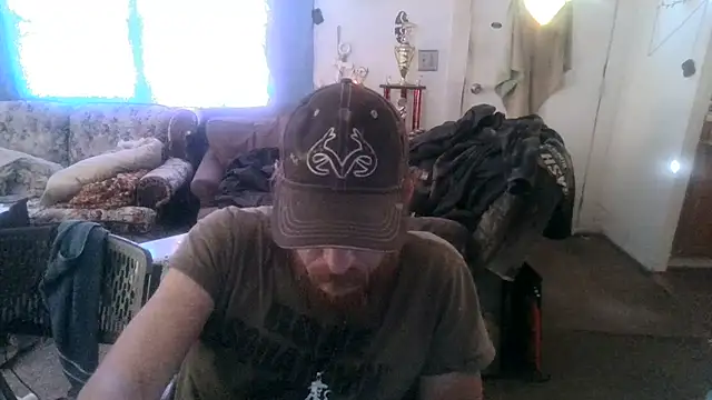 Snapshot of Poundtown1226 chatting on September 18, 2025, 6:11 pm Poundtown1226 online show from September 18, 2025, 6:11 pm