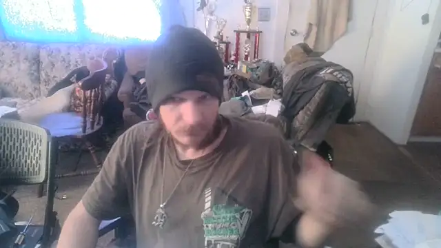 Snapshot of Poundtown1226 chatting on December 14, 2025, 3:50 pm Poundtown1226 online show from December 14, 2025, 3:50 pm