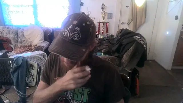 Snapshot of Poundtown1226 chatting on September 15, 2025, 5:24 pm Poundtown1226 online show from September 15, 2025, 5:24 pm