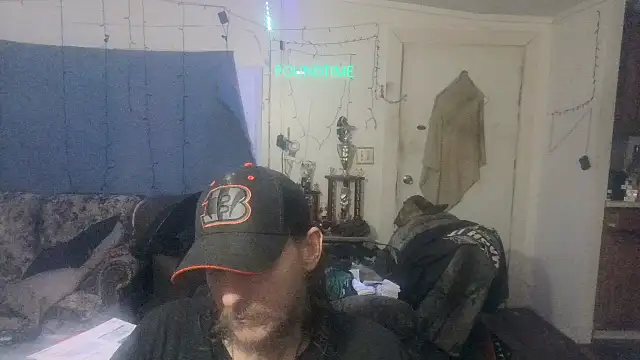 Snapshot of Poundtown1226 chatting on January 7, 2026, 5:12 am Poundtown1226 online show from January 7, 2026, 5:12 am