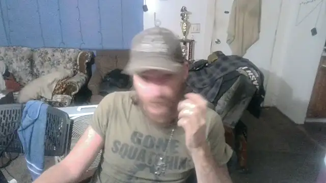 Snapshot of Poundtown1226 chatting on September 20, 2025, 3:33 am Poundtown1226 online show from September 20, 2025, 3:33 am