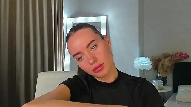 Snapshot of Ameli_Povilain chatting on October 13, 2025, 11:45 am Ameli Povilain online show from October 13, 2025, 11:45 am