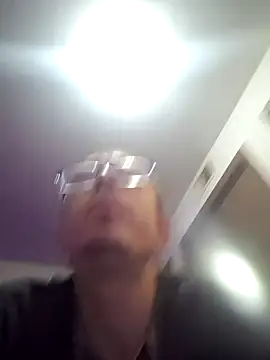 Eyelisss online show from November 28, 2025, 7:25 pm