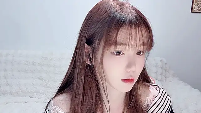 Xiao-runbao online show from December 5, 2025, 1:21 pm