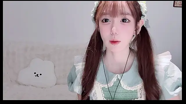 Xiao-runbao online show from December 18, 2025, 1:15 pm