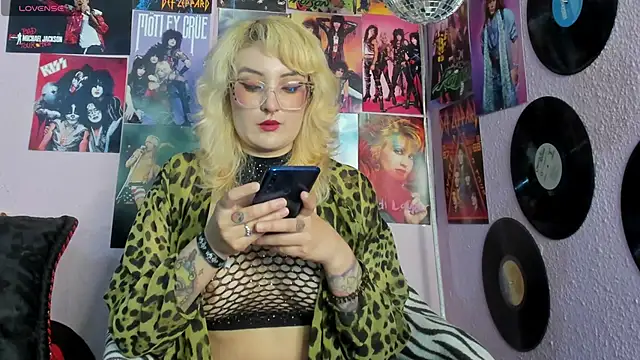 Avril Maria online show from September 8, 2025, 5:23 pm