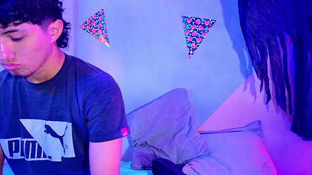 Snapshot of Laura_and_Kevin chatting on October 26, 2025, 2:06 pm Laura and Kevin online show from October 26, 2025, 2:06 pm