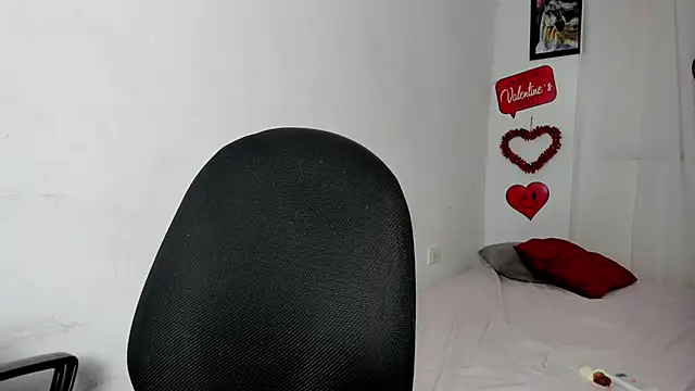 Snapshot of Laura_and_Kevin chatting on February 24, 2026, 8:42 pm Laura and Kevin online show from February 24, 2026, 8:42 pm