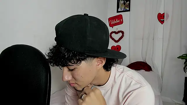 Snapshot of Laura_and_Kevin chatting on February 22, 2026, 6:20 pm Laura and Kevin online show from February 22, 2026, 6:20 pm