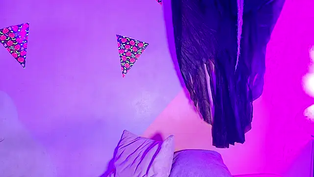 Snapshot of Laura_and_Kevin chatting on October 30, 2025, 1:31 pm Laura and Kevin online show from October 30, 2025, 1:31 pm