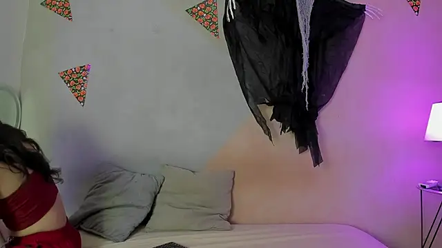 Snapshot of Laura_and_Kevin chatting on November 10, 2025, 1:49 pm Laura and Kevin online show from November 10, 2025, 1:49 pm