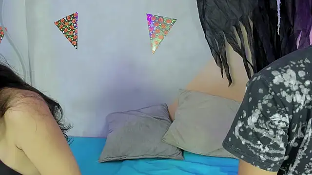 Snapshot of Laura_and_Kevin chatting on November 3, 2025, 1:26 pm Laura and Kevin online show from November 3, 2025, 1:26 pm