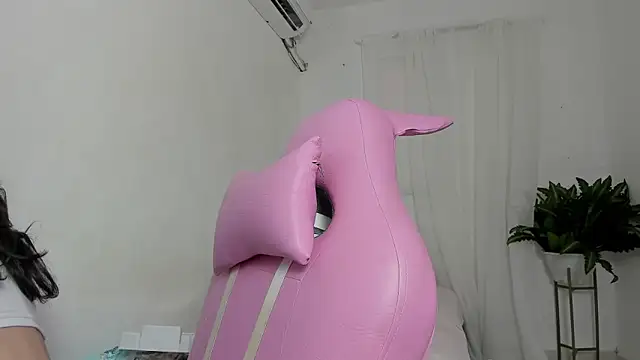 Snapshot of Laura_and_Kevin chatting on January 16, 2026, 8:35 pm Laura and Kevin online show from January 16, 2026, 8:35 pm