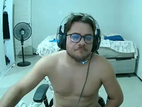 Snapshot of Miguelion2308 chatting on July 22, 2026, 2:24 am Miguelion2308 online show from July 22, 2026, 2:24 am