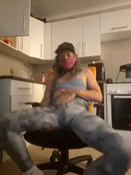 macmaddy8989 online show from February 22, 2026, 4:04 am