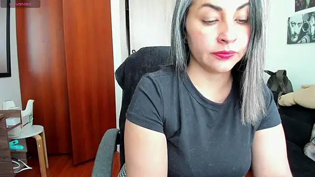 moonligth18 online show from April 3, 2026, 8:59 pm