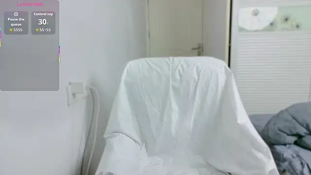 Snapshot of E-cup2 chatting on November 16, 2025, 11:26 am E-cup2 online show from November 16, 2025, 11:26 am