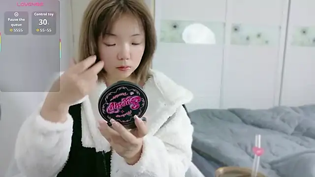 Snapshot of E-cup2 chatting on November 7, 2025, 10:42 am E-cup2 online show from November 7, 2025, 10:42 am