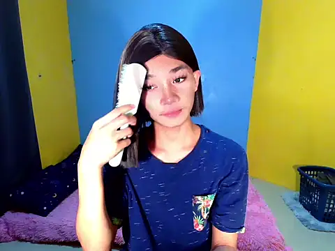 Petite HugeCock online show from April 4, 2026, 10:55 am