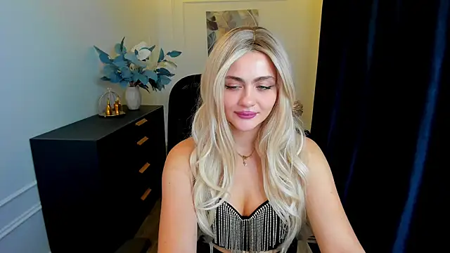 LeslieMineg online show from September 11, 2025, 8:20 pm