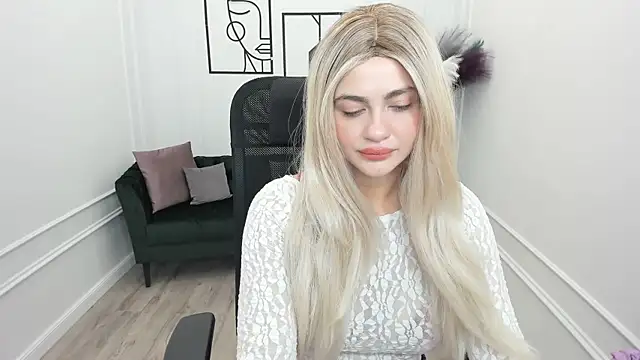 LeslieMineg online show from November 12, 2025, 11:47 am