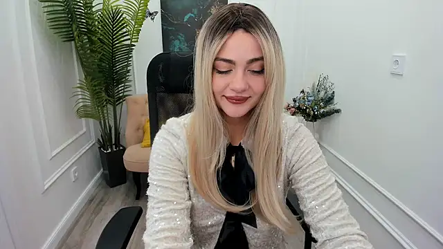 LeslieMineg online show from November 26, 2025, 8:09 pm