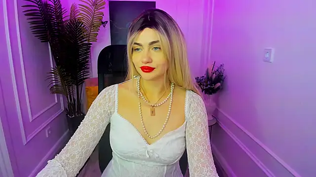 LeslieMineg online show from November 28, 2025, 8:20 pm