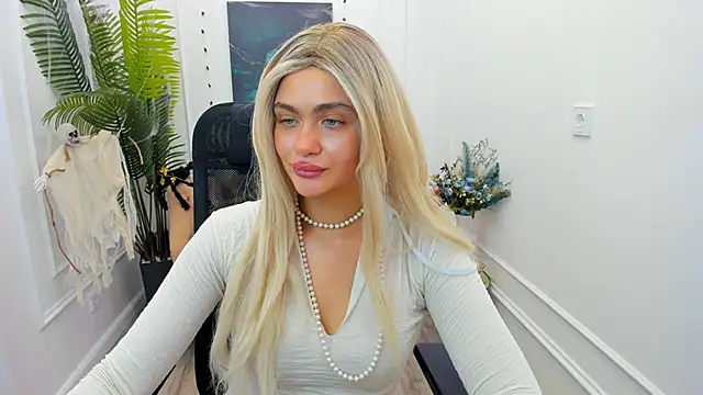 LeslieMineg online show from October 30, 2025, 7:55 pm