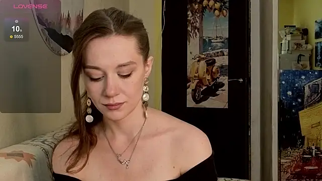 Snapshot of SkyHelen chatting on May 25, 2026, 8:13 am SkyHelen online show from May 25, 2026, 8:13 am