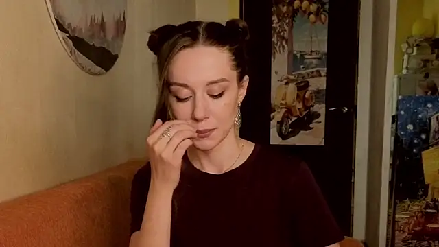 Snapshot of SkyHelen chatting on June 16, 2026, 9:31 am SkyHelen online show from June 16, 2026, 9:31 am
