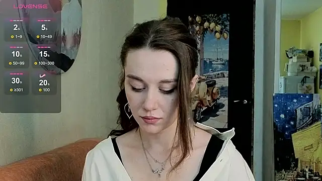 Snapshot of SkyHelen chatting on May 14, 2026, 6:43 am SkyHelen online show from May 14, 2026, 6:43 am