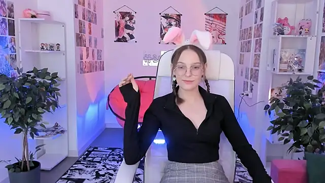 JenniferKiim online show from November 1, 2025, 8:30 am