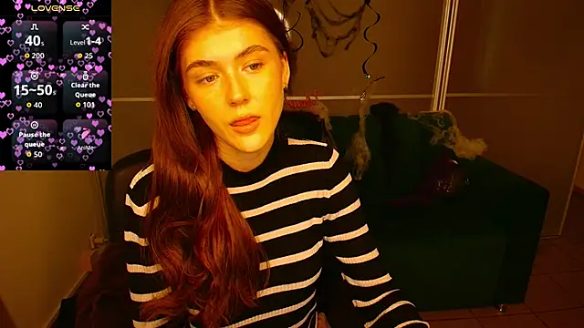 VictiriaDax online show from November 10, 2025, 12:43 pm