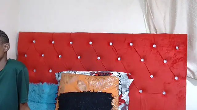 CuteDarkChoc online show from December 1, 2025, 7:26 pm