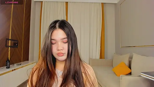 Snapshot of yummmymommy chatting on October 10, 2025, 2:40 pm yummmymommy online show from October 10, 2025, 2:40 pm