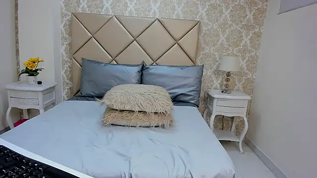 Natashanaughty online show from February 11, 2026, 12:43 am