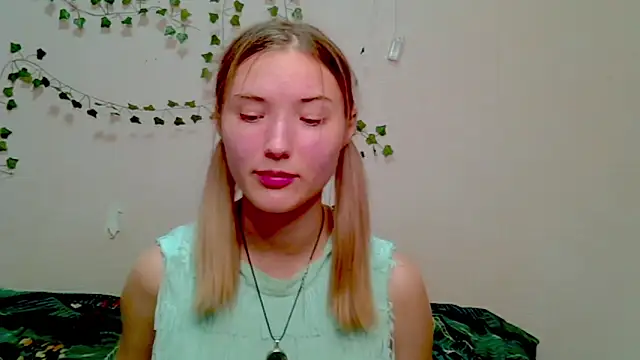  kikiclark   online show from November 28, 2025, 8:53 pm