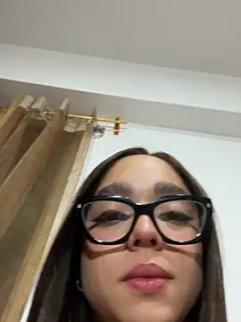 hottiee melannie online show from March 5, 2026, 4:31 am