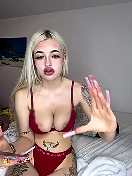 Steffi Snowbunny online show from October 13, 2025, 3:24 pm