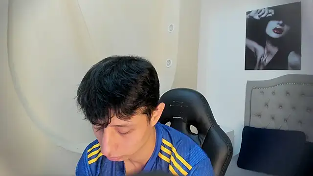 Snapshot of andre_blow chatting on October 25, 2025, 2:07 pm andre blow online show from October 25, 2025, 2:07 pm