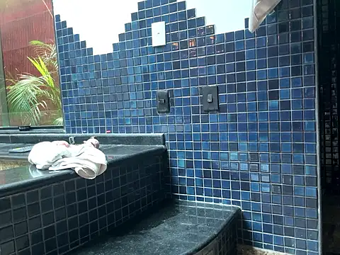 Snapshot of chrisalmeid_ chatting on December 18, 2025, 10:52 am chrisalmeid online show from December 18, 2025, 10:52 am