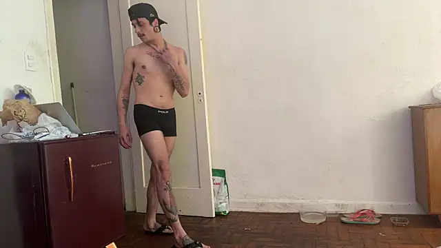 Snapshot of chrisalmeid_ chatting on November 16, 2025, 2:33 pm chrisalmeid online show from November 16, 2025, 2:33 pm